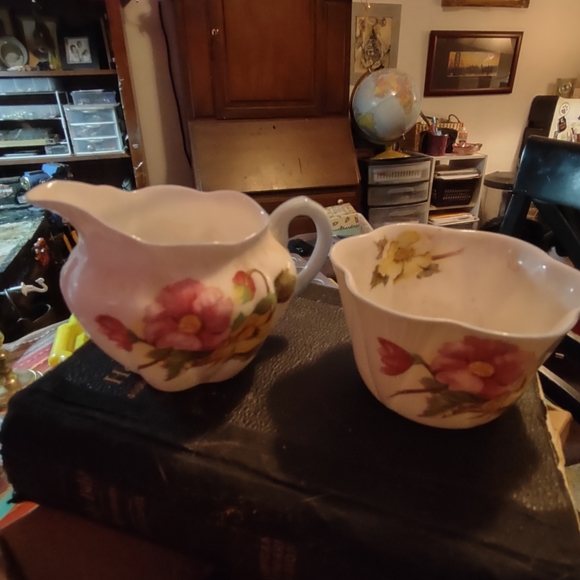 Fine Bone China Creamer and Suger,England - Picture 4 of 6